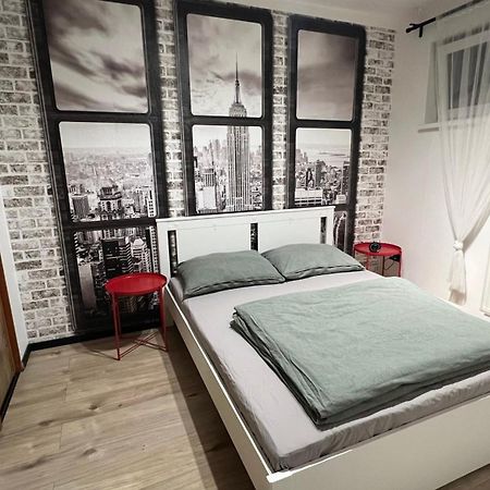 ברטיסלאבה Lake Apartment, 2X Free Garage, 10 Mins To Centre מראה חיצוני תמונה