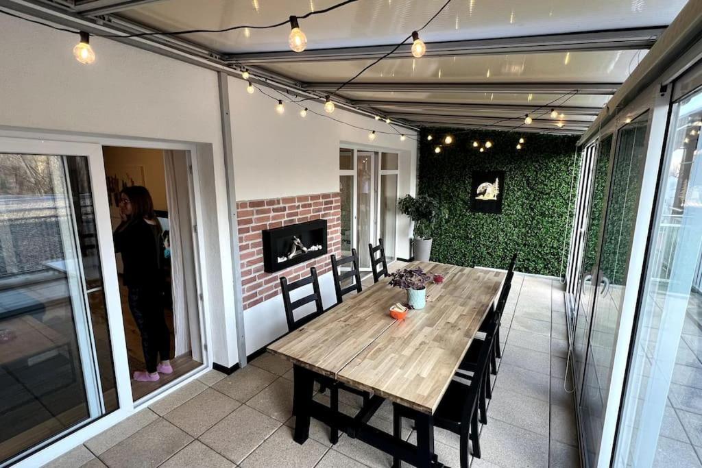 ברטיסלאבה Lake Apartment, 2X Free Garage, 10 Mins To Centre מראה חיצוני תמונה