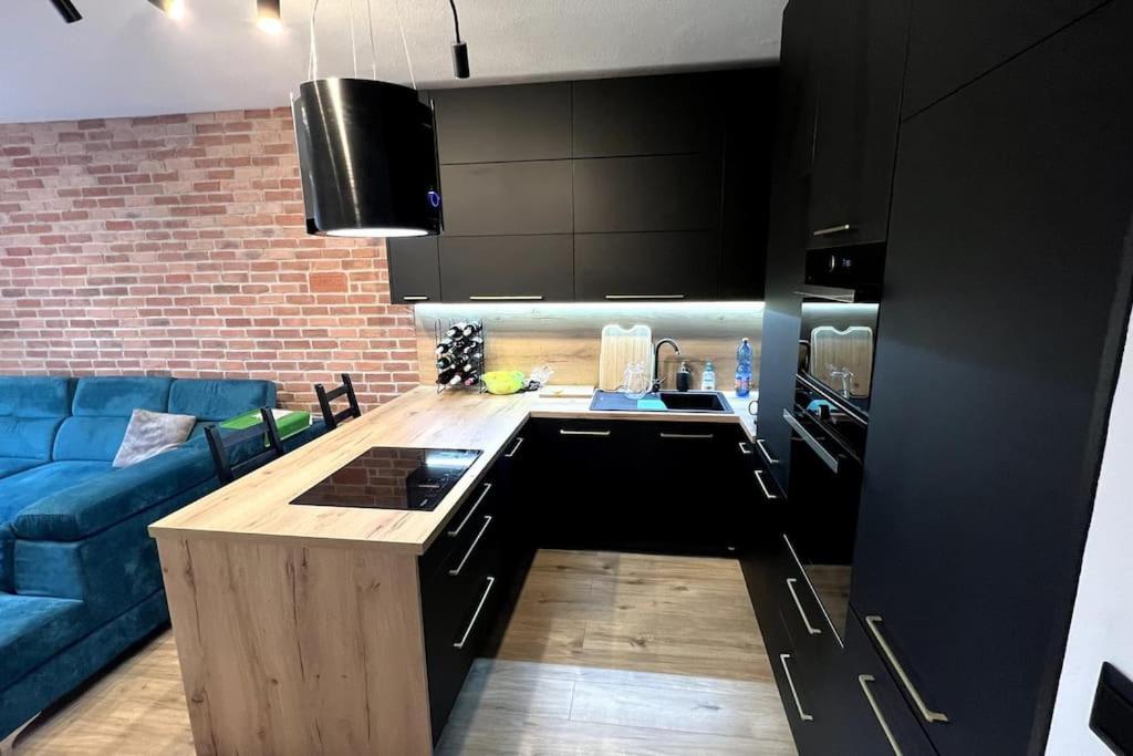 ברטיסלאבה Lake Apartment, 2X Free Garage, 10 Mins To Centre מראה חיצוני תמונה