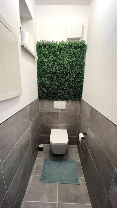 ברטיסלאבה Lake Apartment, 2X Free Garage, 10 Mins To Centre מראה חיצוני תמונה