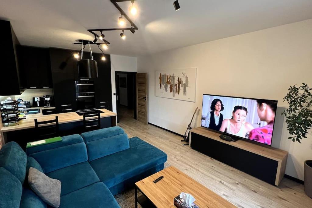 ברטיסלאבה Lake Apartment, 2X Free Garage, 10 Mins To Centre מראה חיצוני תמונה